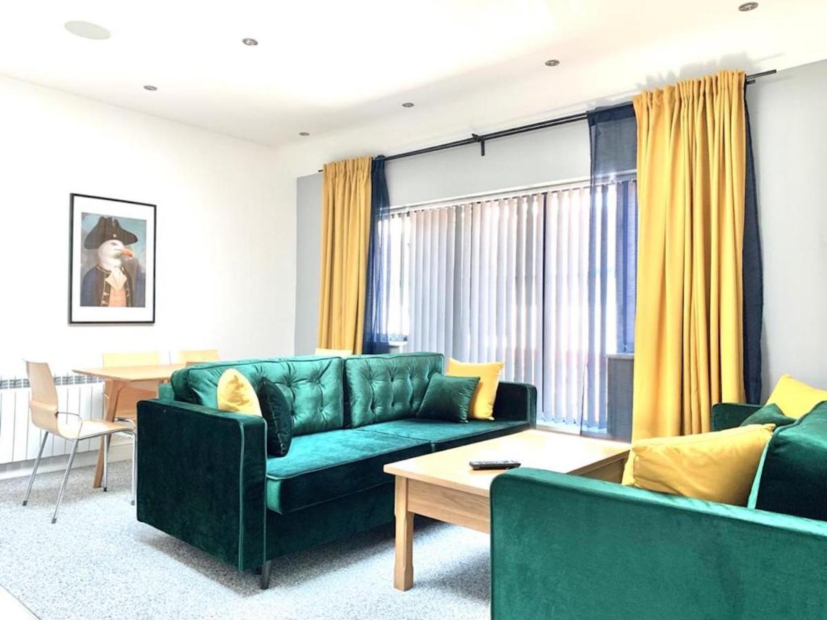 Premium Apartments Thatcham Broadway מראה חיצוני תמונה